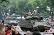 测桃花运美国纪念陆军成立250周年阅兵仪式在华盛顿举行